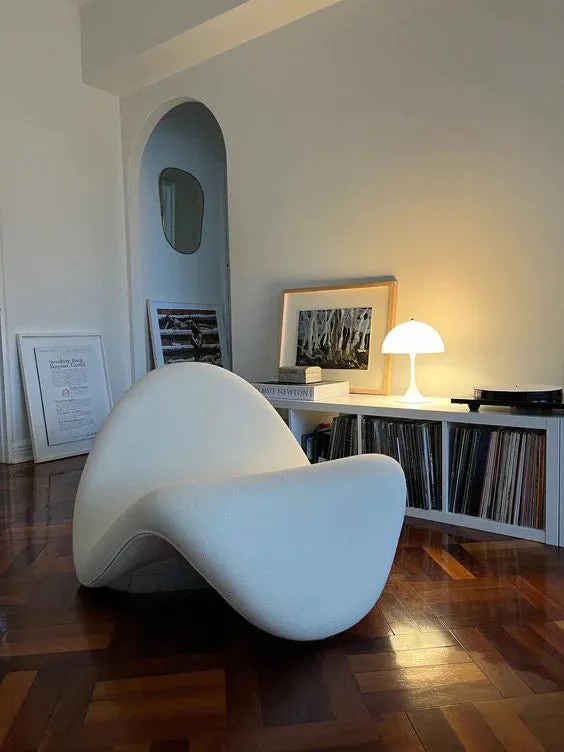 Creative Design Tongue Lounge Chair