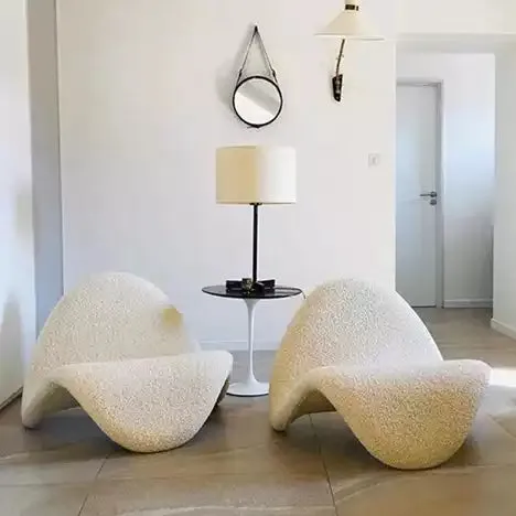 Creative Design Tongue Lounge Chair